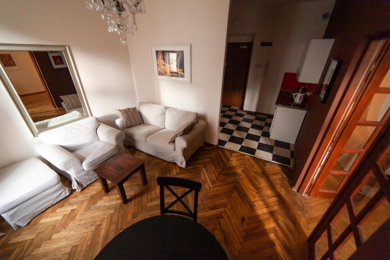 Apartment Lounge